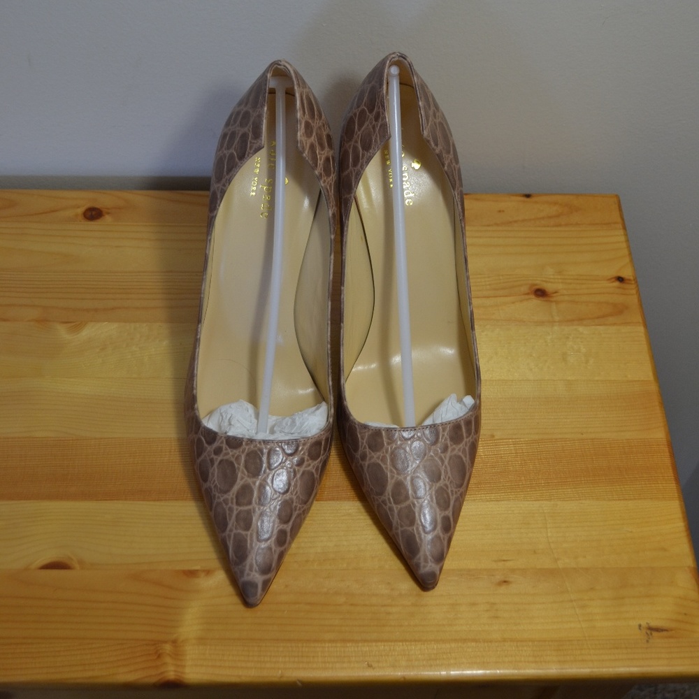 NIB Kate Spade Loni Taupe Crocodile Print Heels